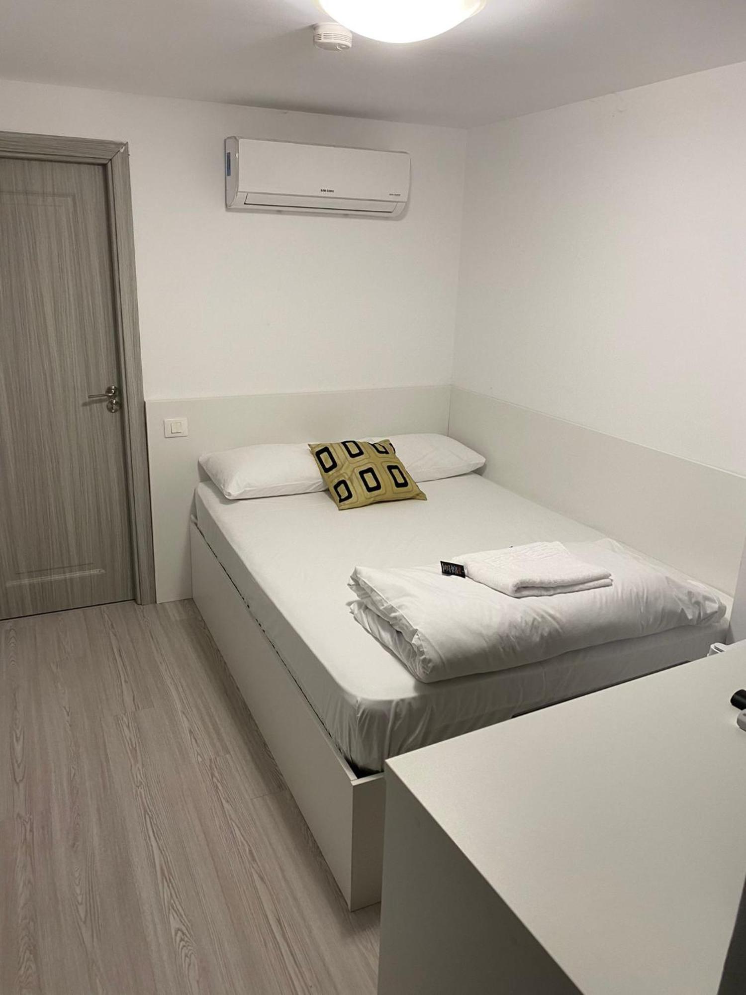 Small Central Bucharest Old Town Studios Екстериор снимка