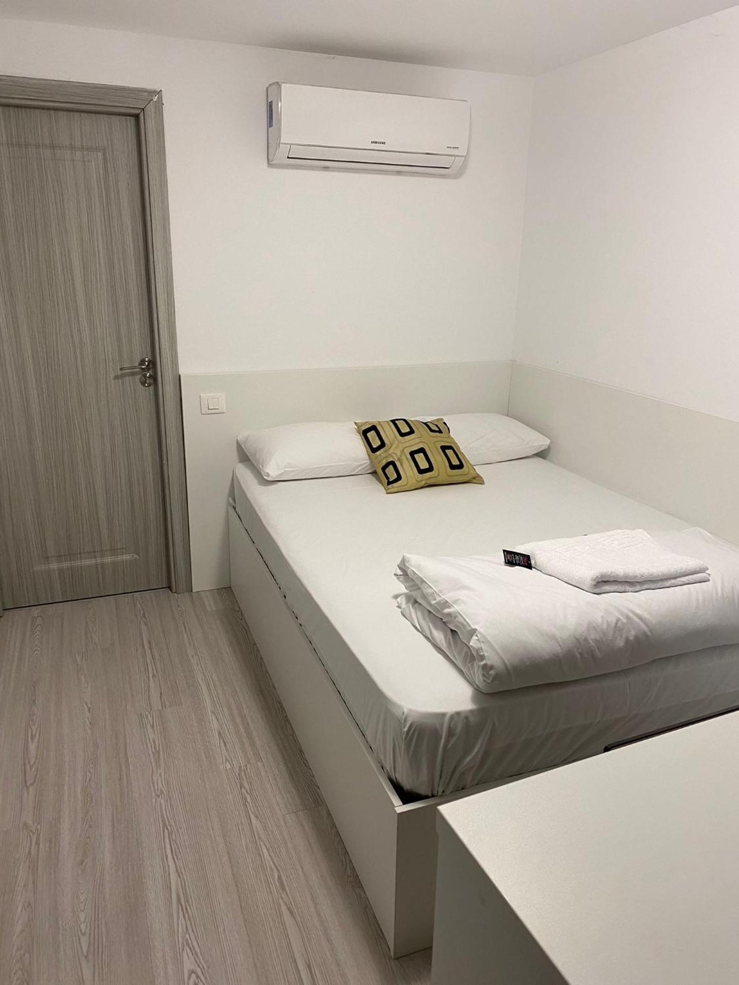 Small Central Bucharest Old Town Studios Екстериор снимка